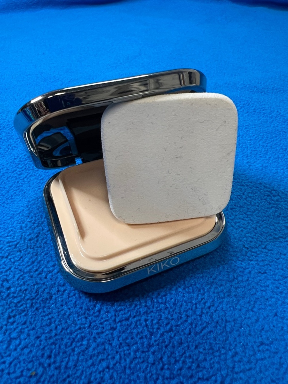 Kiko Weightless Perfection Powder Compact CR20 SPF30 - Picture 5 of 5